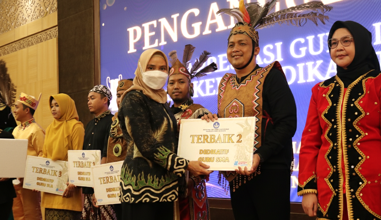 Juara 2 Guru Dedikatif Tingkat Provinsi Kalimantan Tengah